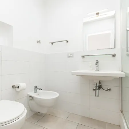 2 Min - 5 Min Centro Citta Apartment Genoa